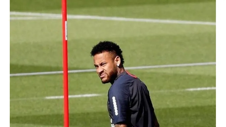 Se queda, pero de mal humor: revelan que Neymar se peleó con un compañero en el entrenamiento