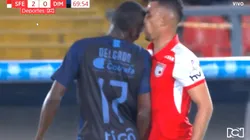 El golpe que le propinó Didier Delgado al jugador de Santa Fe.