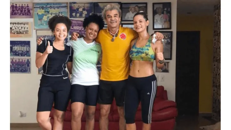 Al Pibe Valderrama lo sorprendieron con el beso del koala