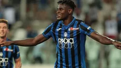 Duván Zapata festeja su doblete con el Atalanta en la Serie A 19/20.