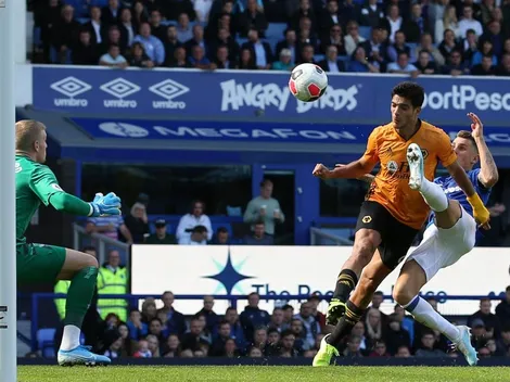 Soportó un patadón y convirtió: Raúl Jiménez marcó gol de cabeza