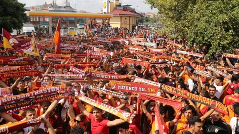 Video: Estambul está revolucionada por la llegada de Radamel Falcao