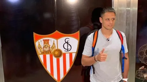 Chicharito ya está en Sevilla. (Foto: Twitter @Daniel_Chanona)
