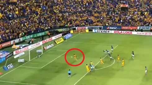 ¡Lo van a matar! Valencia picó el penalti y lo falló