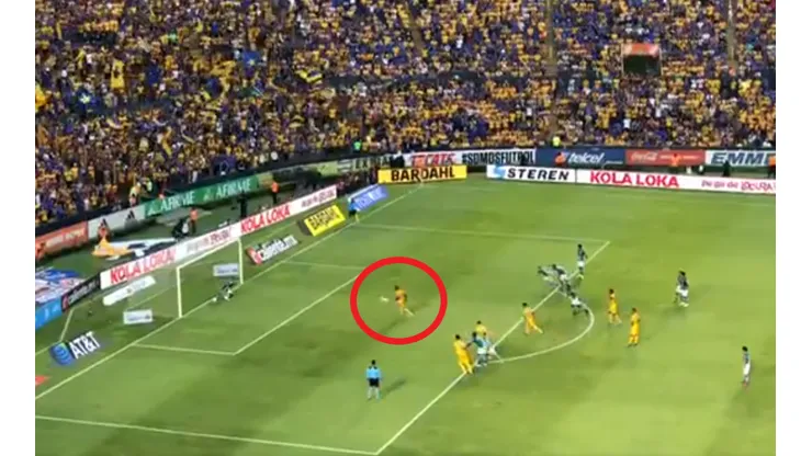 ¡Lo van a matar! Valencia picó el penalti y lo falló