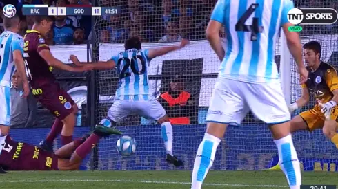 Papelón: Cvitanich vio agua, se tiró como peor pudo y Delfino cobró penal