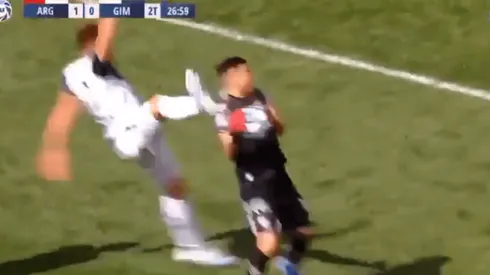 Caraballo vio la roja por una terrible patada voladora y Argentinos hundió un poco más a Gimnasia