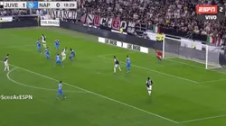 Higuaín dejó pintado a Koulibaly y le rompió el arco al Nápoli para volver a gritar con Juventus