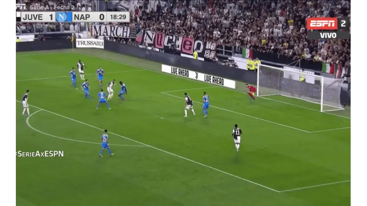 Higuaín dejó pintado a Koulibaly y le rompió el arco al Nápoli para volver a gritar con Juventus