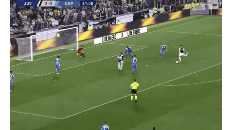 Cristiano Ronaldo enganchó el balón de zurda y de primera marcó el 3-0
