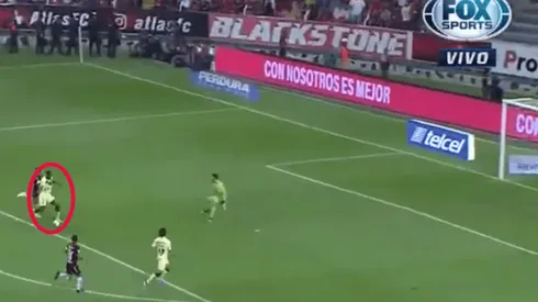 ¿Qué hizo Ibarra? Quedó solo contra Vargas y la tiró afuera