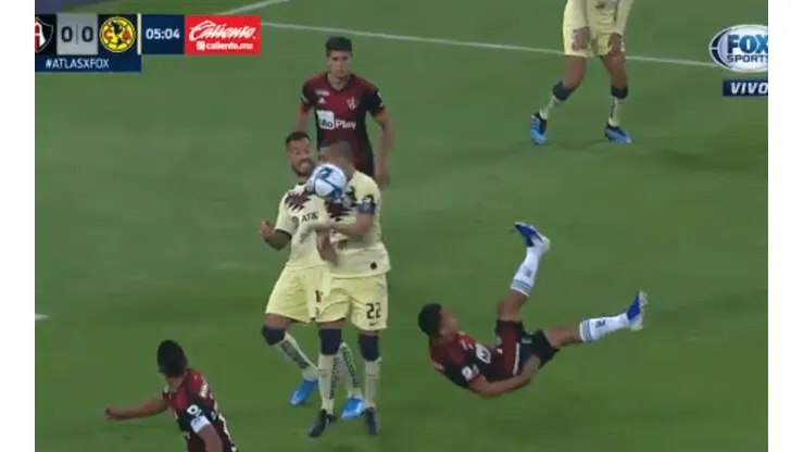 ¡Era penal! Una chilena pegó en la mano de Paul Aguilar, pero ni el VAR ni el árbitro sancionaron