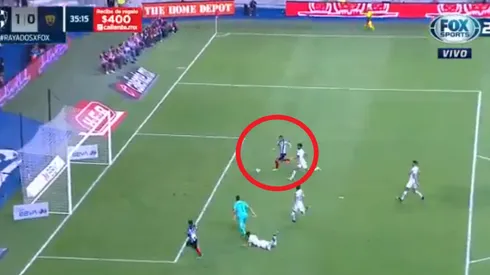 ¡Sin portero! Insólito gol fallado por Funes Mori