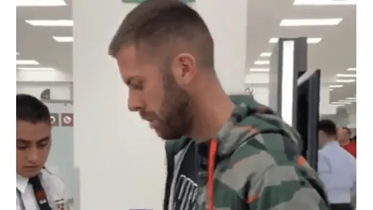 La última de Ménez: insultó a un empleado del aeropuerto