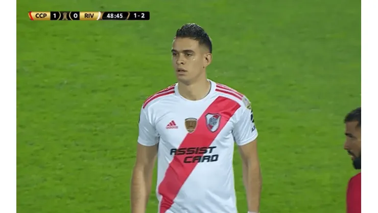 Rafael Santos Borré en la Copa Libertadores con la camiseta de River Plate femenino.