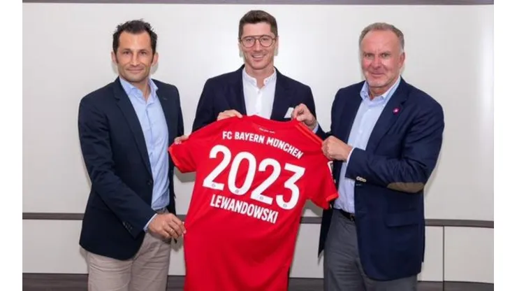 Sus goles se quedan en Alemania: Lewandowski renovó contrato con el Bayern Munich