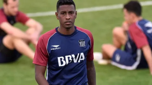 Araujo también jugó en el Estrella Roja de Serbia.