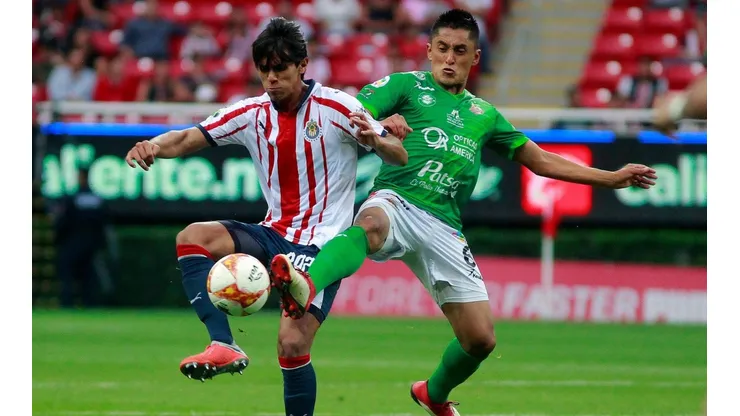 León busca a un socio de Europa para comprarle a Macías a Chivas