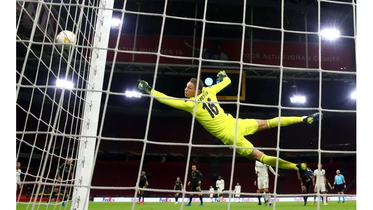 Qué canal transmite Ajax vs. APOEL Nicosia por la UEFA Champions League