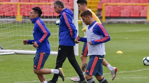 Radamel Falcao, James Rodríguez y Gustavo Cuéllar con Carlos Queiroz.