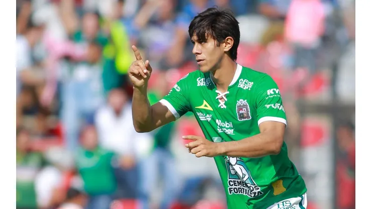 Macías con mejor promedio que Chicharito y Jiménez