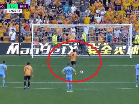 Una sutileza: Raúl Jiménez marcó de penal y Wolves rescató un empate