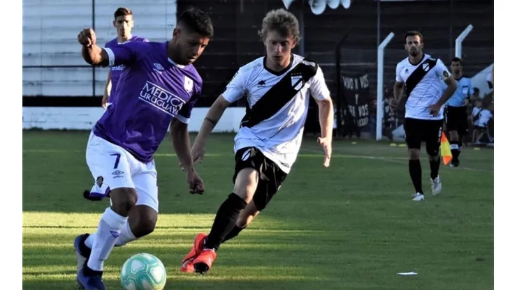 Defensor Sporting vs. Danubio por la Primera de Uruguay.