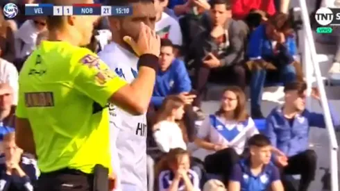 El blooper del árbitro Delfino en el regreso de Gago a las canchas