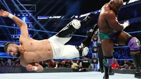 Las figuras de la WWE se tomaron el fútbol colombiano y se volvieron hinchas de un equipo