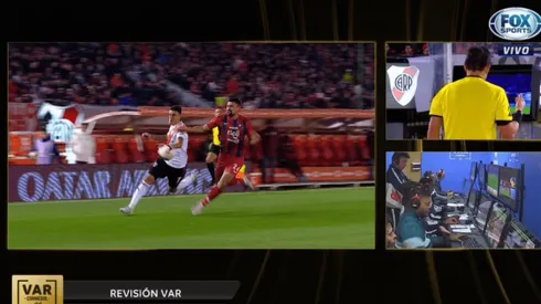 ¡Anulado! Suárez la acomodó con la mano y el VAR le negó el 2 a 0 a River