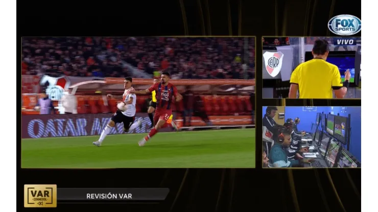 ¡Anulado! Suárez la acomodó con la mano y el VAR le negó el 2 a 0 a River