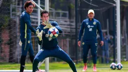 Memo Ochoa (Al fondo con cintillo) reaparecerá en la Liga MX atajando en el América ante Tigres UANL
