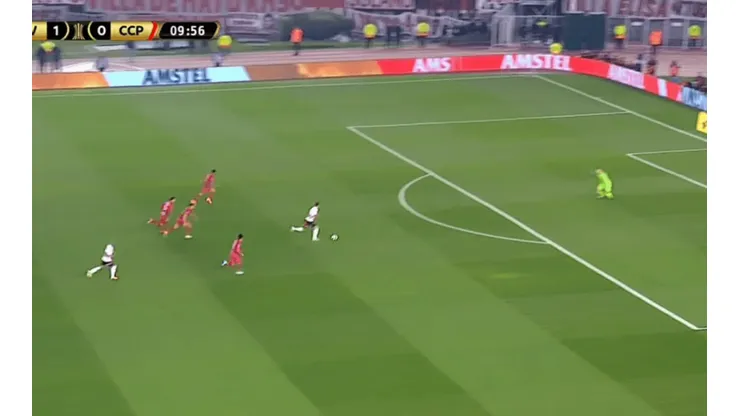 Borré dejó solo a Suárez, pero Carrizo le tapó un mano a mano increíble y evitó el 2 a 0