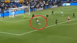 Monito enfermo: Vargas enganchó y clavó un golazo al ángulo por la Europa League