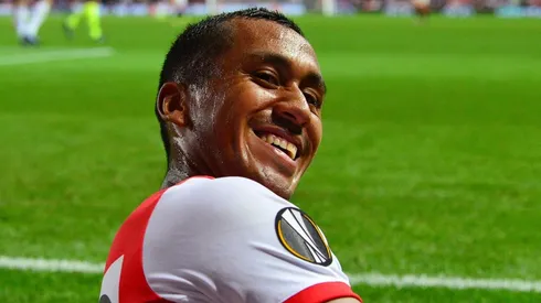 Tapia jugó en el Willem II y en el Twente de la Eredivisie.