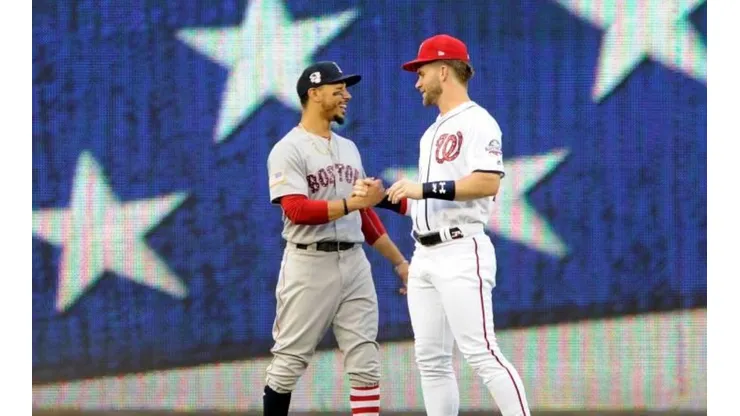 Bryce Harper le metió presión a los Medias Rojas con su predicción sobre el futuro de Mookie Betts