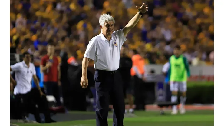 Tigres busca cerrar la llegada de un defensor