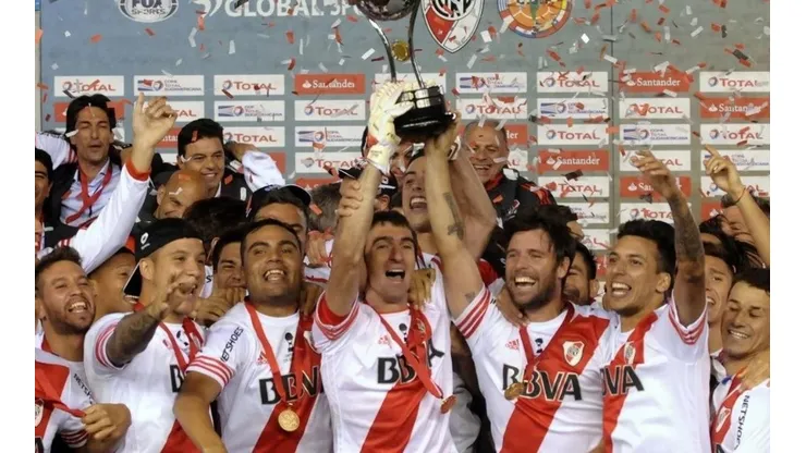 Leonel Vangioni festejando en River.
