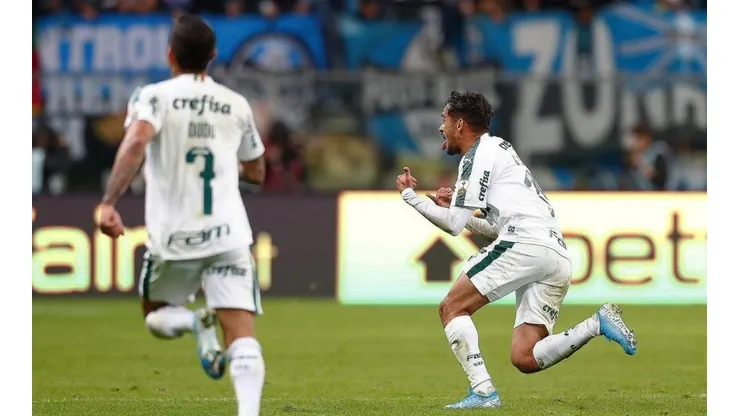 La celebración de Gustavo Scarpa tras su golazo.