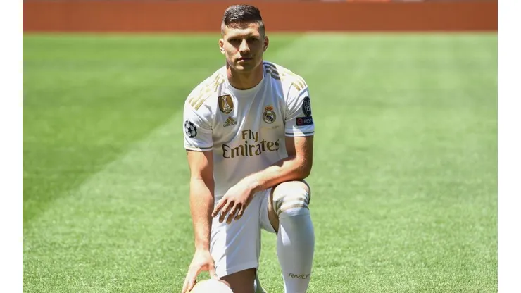 En Europa aseguran que siguen a Jovic desde la Serie A