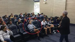 Fueron el presidente y el portero de Pumas a motivarlas... ¡Y una jugadora se durmió en primera fila!