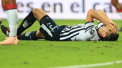 César Montes, al menos dos semanas fuera en Rayados