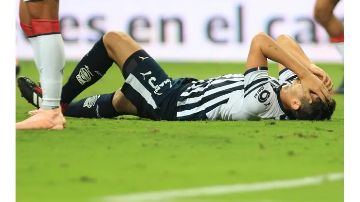 César Montes, al menos dos semanas fuera en Rayados