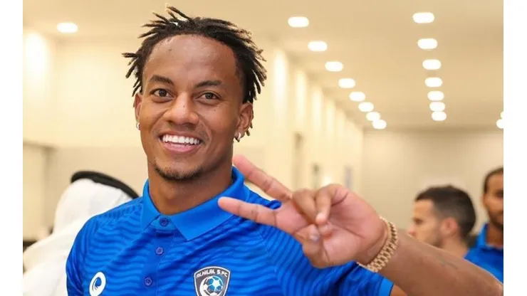 Carrillo jugó en el Benfica y en el Sporting de Lisboa en Portugal.