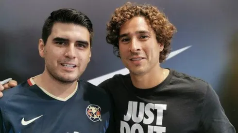 ¡Un fanático se tatuó la firma de Memo Ochoa!