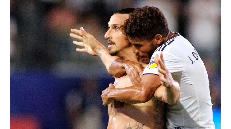 Lo festeja Jona: un gol de Zlatan, tras asistencia suya, fue nominado al Puskas
