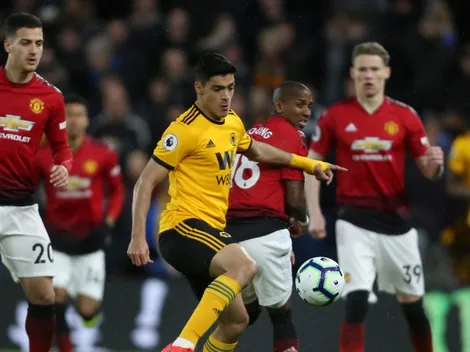 Quiere marcarle otra vez: el recuerdo del gol de Raúl Jiménez al Manchester United