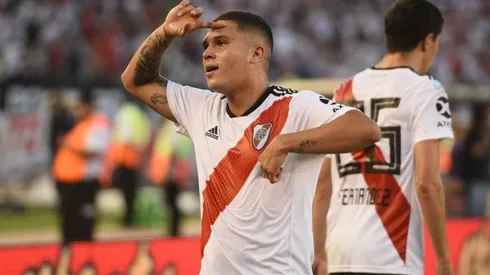Se codea con Messi e Ibrahimović: el golazo de Juanfer Quintero a Racing, nominado al Puskás