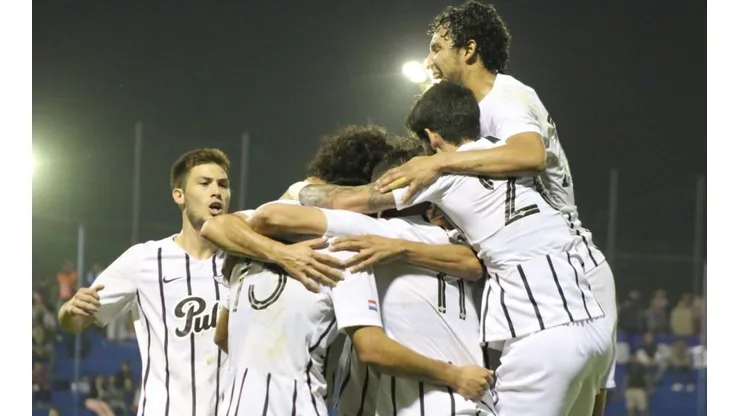 Libertad vs. River Plate por la primera división de Paraguay .