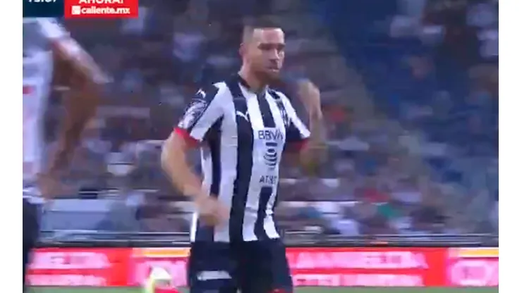 Casi gol, amarilla y golpes: así fue el debut de Janssen en Rayados